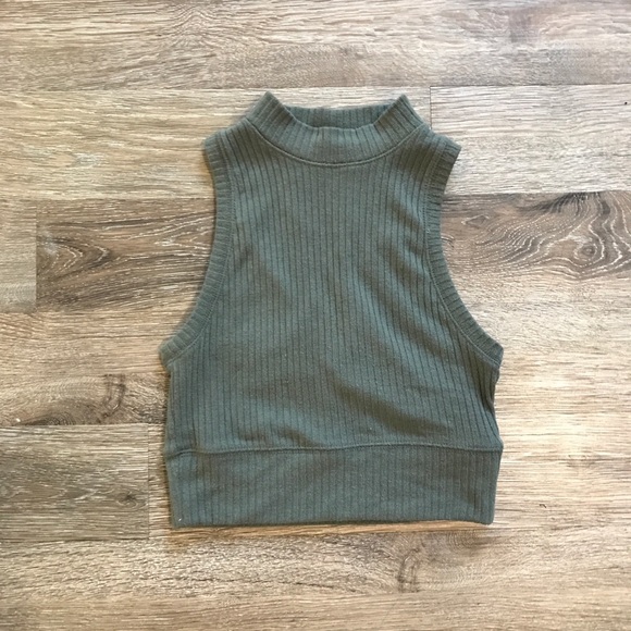 Abercrombie & Fitch Tops - Abercrombie & Fitch olive green mock neck crop top. Has keyhole cutout on back.